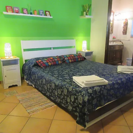 Holiday home With Garden And Free Parking