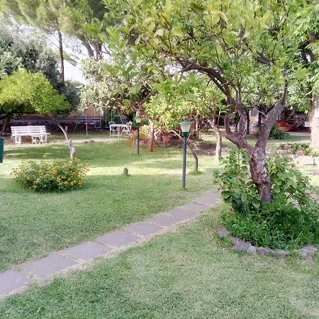 With Garden And Free Parking Holiday home